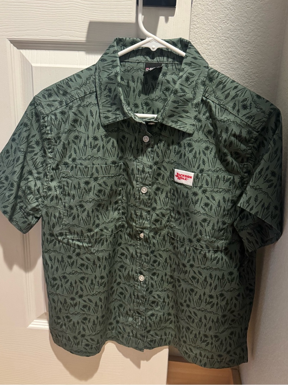 Jack and Sage Women’s Button Up Patterned Camp Shirt Green Jackson Hole Medium